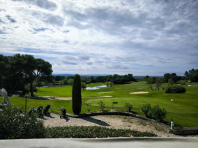 Appartement T2 magnifique vue sur golf avec climatisation avec piscine